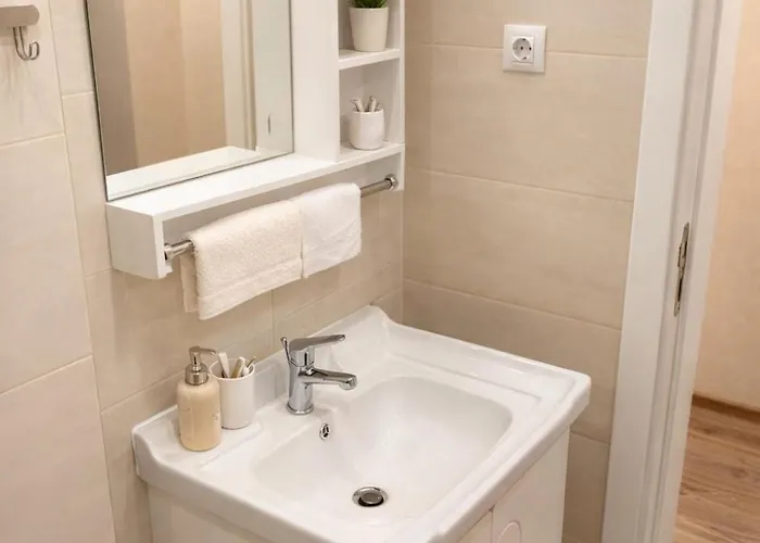 Center Vintage - Walk Everywhere